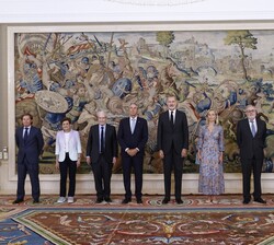 Su Majestad el Rey junto al Comité de Dirección del Centro de Estudios de Políticas Públicas y Gobierno (CEPPYG) de la Universidad de Alcalá