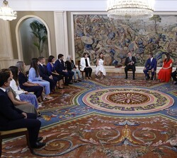 Su Majestad el Rey durante la audiencia con las promociones de 2018 y 2019 del Cuerpo de Inspectores del Servicio Oficial de Inspección, Vigilancia y 