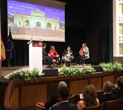 Diálogo, moderado por María Camila Hoyos, socia de WilmerHale, con la participación de la socia y consejera general de Steptoe and Johnson, Brígida Be