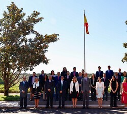 Su Majestad el Rey junto a la promoción del Cuerpo Superior de Estadísticos del Estado del Instituto Nacional de Estadística