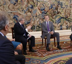 Su Majestad el Rey durante la celebración de la audiencia con la Junta de Gobierno del Colegio Oficial de Arquitectos de Madrid (COAM)