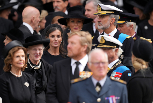 Don Felipe y Doña Letizia tras finalizar el funeral de Estado de la Reina Isabel II en la Abadía de Westminster de Londres