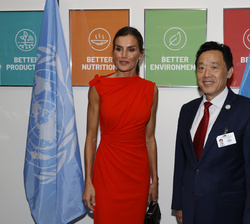 Su Majestad la Reina junto al director general de la FAO, Qu Dongyu