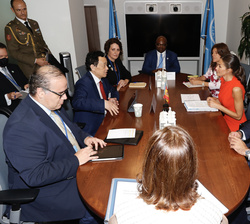 Su Majestad la Reina durante su encuentro con el director general de la FAO, Qu Dongyu