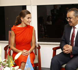 Su Majestad la Reina durante el encuentro con Director General de OMS, Tedros Ghebreyesus