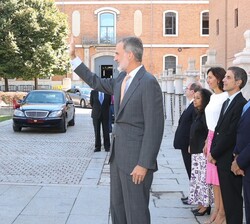 Su Majestad el Rey a su llegada a la Universidad de Alcalá