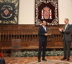 Don Felipe y Rafael Nadal tras la entrega del galardón
