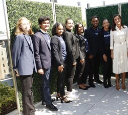 Doña Letizia y la Dra. Jill Biden con jovenes de la Universidad de Columbia