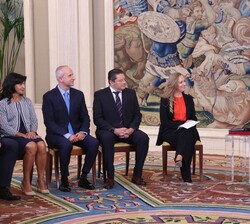 Don Felipe dirige unas palabras a los asistentes a la audiencia
