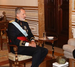 El Rey conversa con la embajadora de la República Federal de Alemania, Maria Margarete Gosse