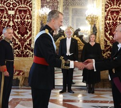 Su Majestad el Rey recibió en el Palacio Real de Madrid las Cartas Credenciales del embajador de la República del Perú, Oscar José Ricardo Maúrtua de 