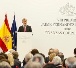 Don Felipe dirige unas palabras en la entrega de la VIII edición del Premio Jaime Fernández de Araoz de Finanzas Corporativas