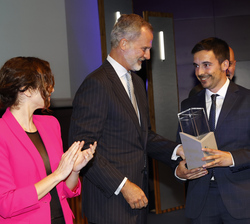 Su Majestad el Rey entrega el "Premio Influyentes 2022" al Iberia regional manager de Heura Foods, Pep Sala