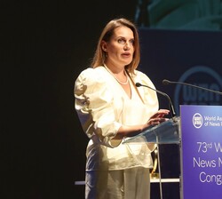 La presidenta de la Gazeta Wyborcza Foundation (Polonia), Joanna Krawczyk durante sus palabras de agradecimiento