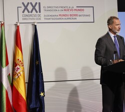 Su Majestad el Rey durante su intervención en el auditorio del Bilbao Exhibition Centre