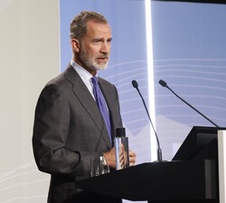 Su Majestad el Rey dirige unas palabras a los asistentes al acto institucional en el marco del “XXI Congreso de Directivos de la Fundación CEDE 