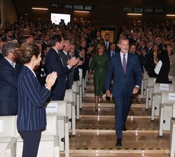 Su Majestad el Rey a su entrada al auditorio del Palacio de Congresos de Cáceres