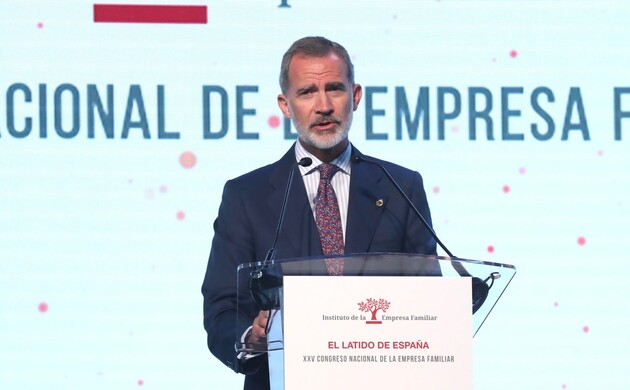 Don Felipe dirige unas palabras en el acto 