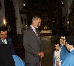 Don Felipe conversa con las religiosas de clausura