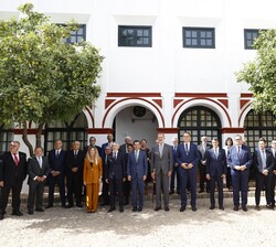 En la Casa de la Cultura, el Rey recibió a la Comisión Ejecutiva Local del V Centenario y a representantes de los distintos sectores socio económicos,