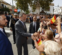 El Rey con los vecinos