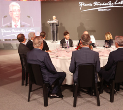 El premiado, Francisco Ríos, pronuncia unas palabras de agradecimiento