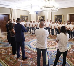 Sus Majestades los Reyes recibieron en audiencia a las Selecciones Nacionales Masculina y Femenina de Waterpolo, con motivo de los últimos títulos obt