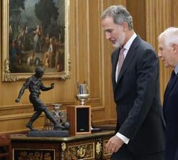 Su Majestad el Rey y el alto representante de la Unión para Asuntos Exteriores y Política de Seguridad y vicepresidente de la Comisión Europea, Josep 