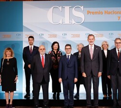 El Rey con las autoridades asistentes y los miembros del jurado del Premio Nacional de Sociología y Ciencia Política 2021