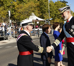 Su Majestad el Rey recibe el saludo del jefe de Estado Mayor de la Defensa, el almirante General Teodoro Esteban López Calderón