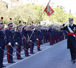 Su Majestad el Rey pasa revista a la agrupación de la Guardia Real