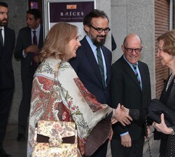 Doña Sofía a su llegada al Teatro Monumental de Madrid