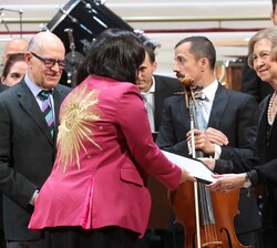 Doña Sofía entrega el Premio Reina Sofía de Composición Musical a la compositora Nuria Núñez