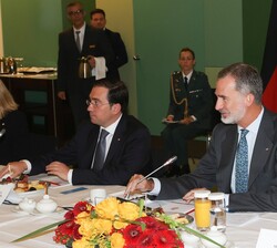 Su Majestad el Rey, estuvo acompañado por el ministro de Asuntos Exteriores, Unión Europea y Cooperación y la ministra de Industria Comercio y Turismo