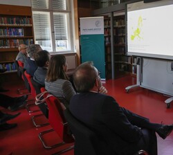 La directora del Departamento de Ciencia de Interfases en el Instituto Fritz Haber, explica el papel clave de la catálisis para los sistemas de energí