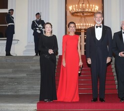 Sus Majestades los Reyes acompañados por Sus Excelencias el presidente de la República Federal de Alemania y señora Elke Büdenbender