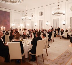Vista general del comedor durante las palabras de Su Excelencia el presidente de la República Federal de Alemania