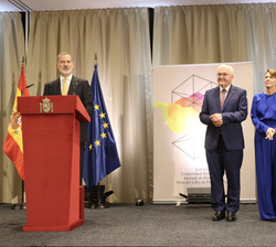Su Majestad el Rey durante su intervención en la recepción con ocasión de la inauguración de la Feria del Libro de Fráncfort 2022, en honor de Sus Exc