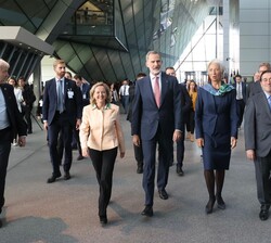 Don Felipe acompañado la presidenta del Banco Central Europeo, la vicepresidenta primera del Gobierno y ministra de Asuntos Económicos y Transformació