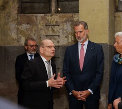 Su Majestad el Rey acompañado de la presidenta del Banco Central Europeo y del ministro de Asuntos Exteriores, Unión Europea y de Cooperación durante 