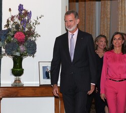 Los Reyes a su llegada a la embajada de España en la República Federal de Alemania