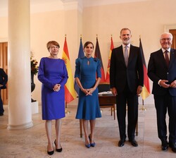 Sus Majestades los Reyes junto al Presidente de la República Federal de Alemania y la Sra. Elke Büdenbender