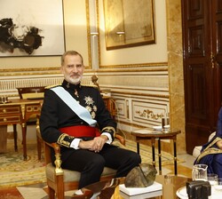 Su Majestad el Rey conversa con la embajadora de la República Federal Democrática de Nepal, Sarmila Parajuli Dhakal