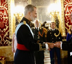 Su Majestad el Rey recibió en el Palacio Real de Madrid las Cartas Credenciales del embajador del Reino de los Países Bajos, Roel Nieuwenkamp