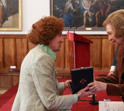 Doña Sofía entrega a Carmen Iglesias el Premio Órdenes Españolas 2022