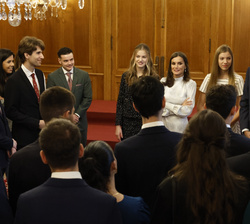 La Familia Real conversa con los ganadores de los premios “Fin de Carrera 2021” de la Universidad de Oviedo 