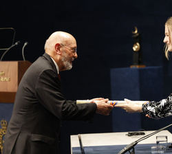 Doña Leonor entrega el Premio Princesa de Asturias de Ciencias Sociales 2022 a Eduardo Matos