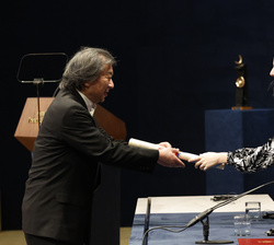 Doña Leonor entrega el Premio Princesa de Asturias de la Concordia 2022 a Shigeru Ban