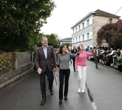 Sus Majestades los Reyes y Su Alteza Real la Princesa de Asturias a su llegada a Cadavéu