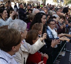 Doña Letizia recibe el cariño de los vecinos de Tudela